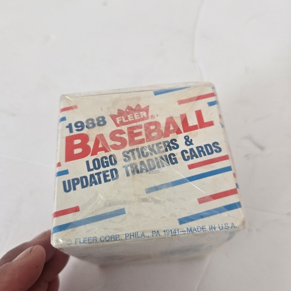 1988 Baseball Trading Cards - Red, Blue, White
